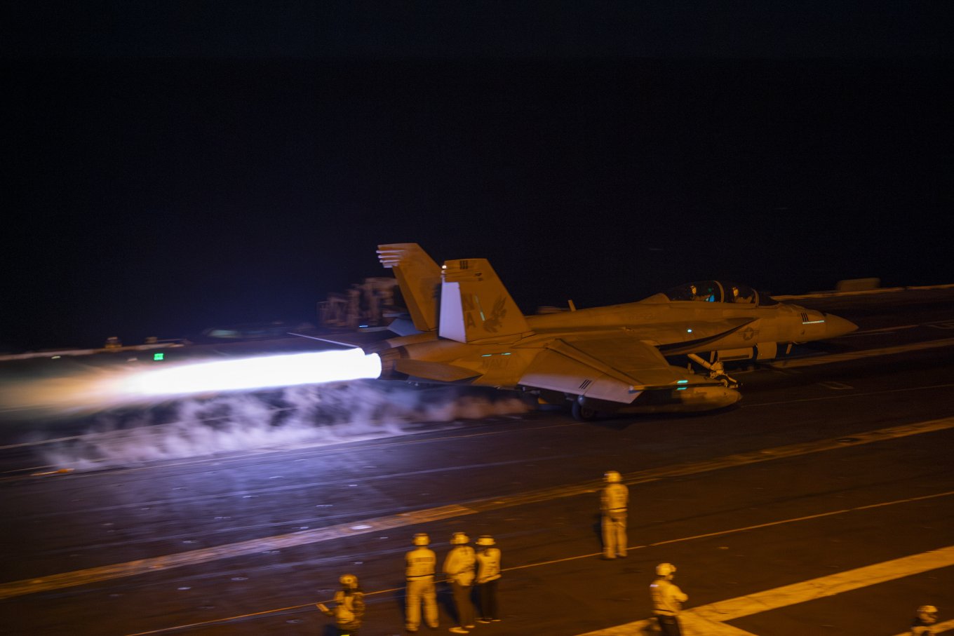 Зліт F-18 з борту USS Nimitz (CVN-68) з використанням парової катапульти. Фото - DoW
