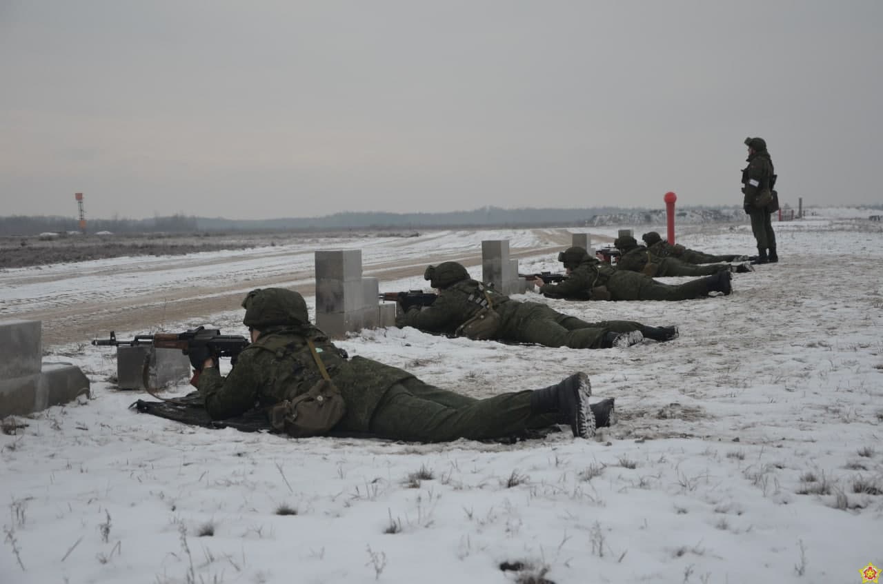 армія білорусі зима