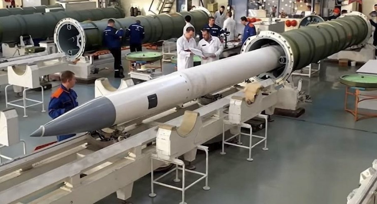 Процес виробництва ракет до рашистських ЗРК С-400, ілюстративне фото з відкритих джерел