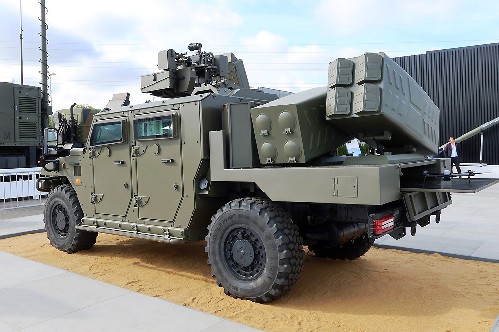 Arquus Sherpa 4×4 із пусковою установкою протитанкових ракет та ударних БПЛА.