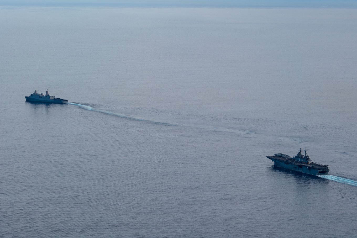 USS Boxer (LHD 4) та USS Portland (LPD 27)