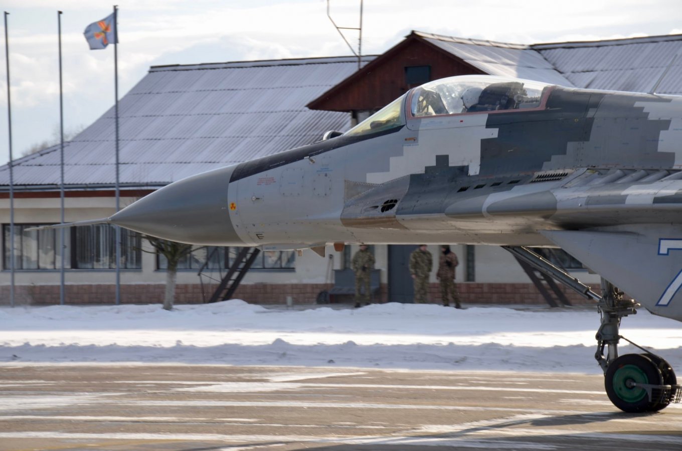 Винищувач МіГ-29 із складу 114 бригади тактичної авіації готується до злету, грудень 2021 року, фото - прес-служба 114 бригади