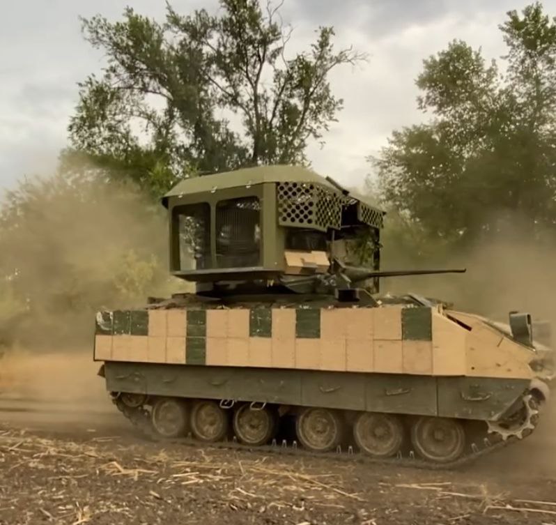 M2A2 Bradley ODS-SA з додатковим захистом від дронів Tower 1 від Iron Nuts на службі ЗСУ