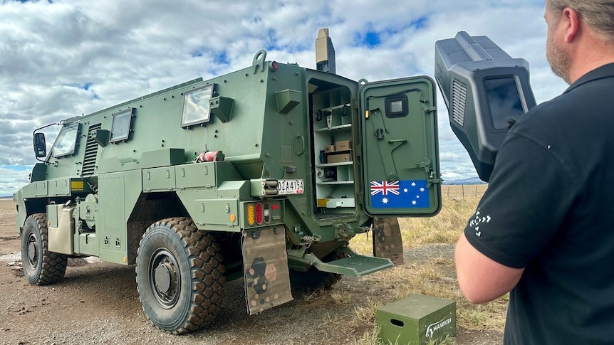 Бронемашина Bushmaster з РЕБ DeDrone