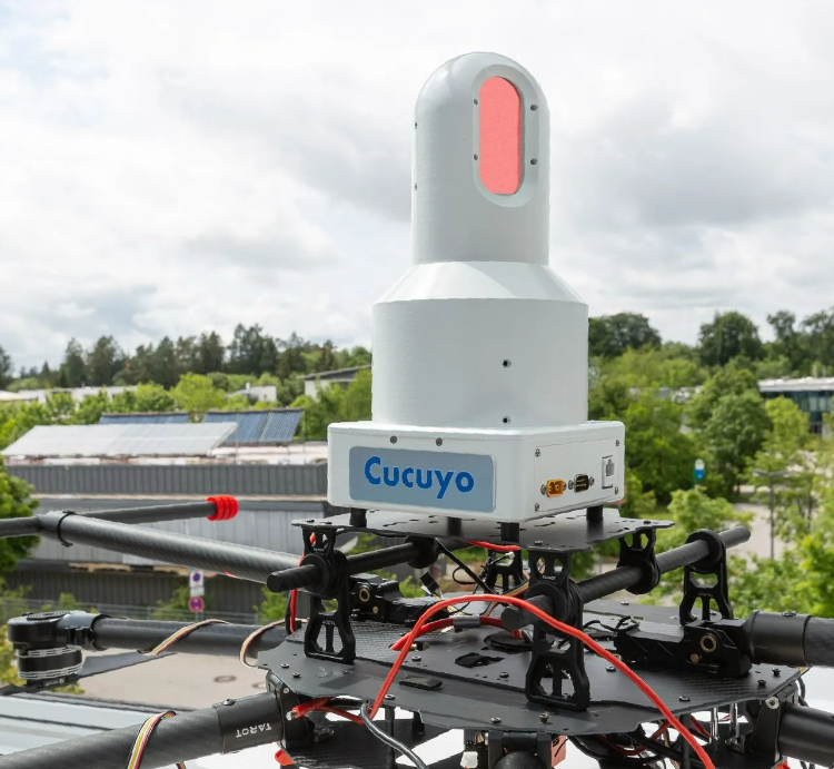 Термінал лазерного зв'язку P-100 розміщений на дроні. Фото - Cucuyo