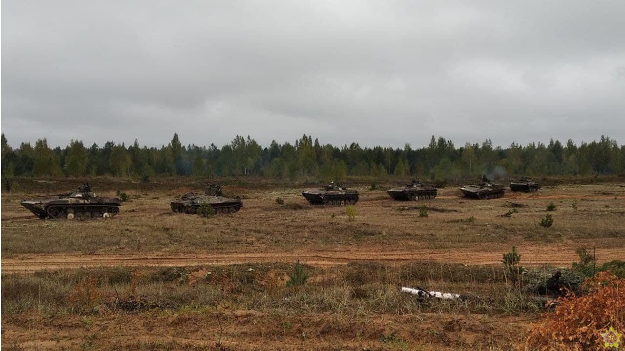Колонна білоруської бронетехніки прямує на полігон &quot;Лепельский&quot; поблизу кордону з Литвою, фото - прес-служба Міноборони РБ