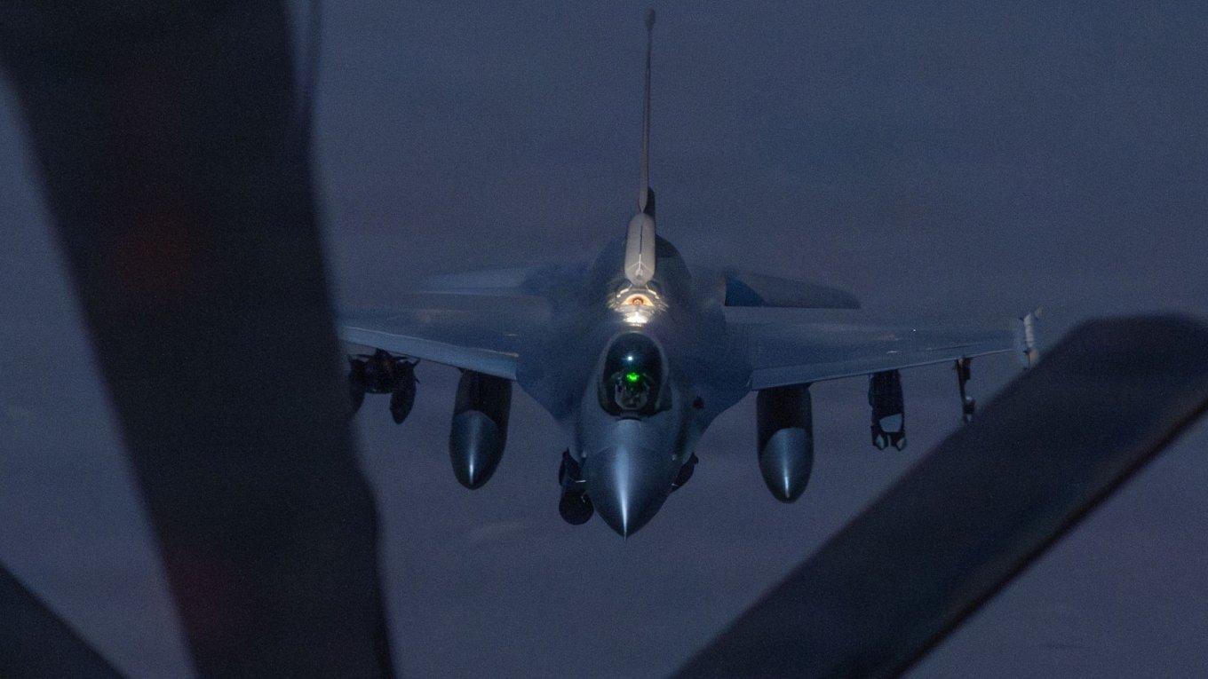 F-16 під час Epic Fury