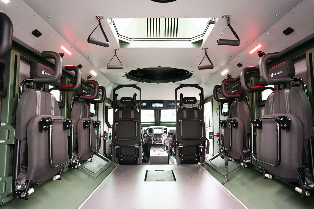 Салон Roshel Senator на шасі Ram 5500