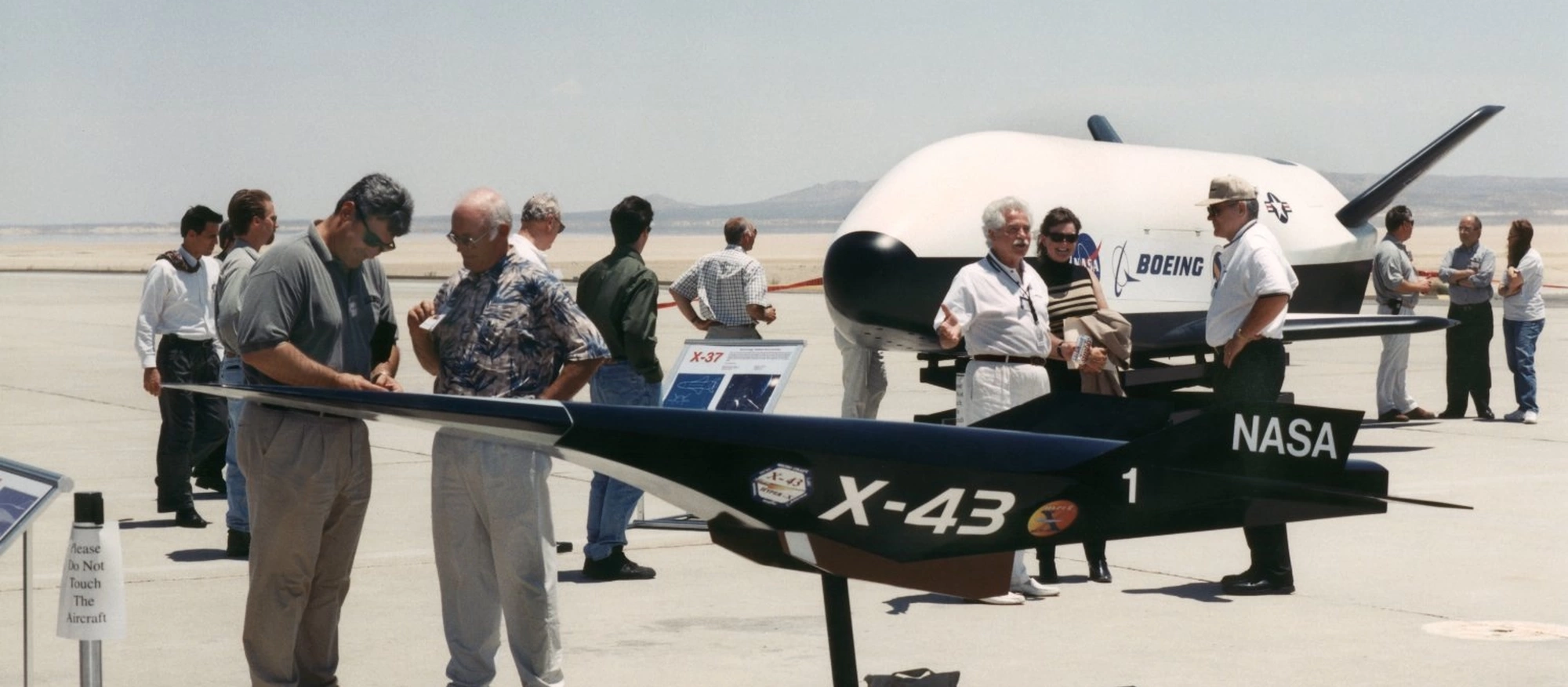 Експериментальний Boeing X-43 з гіперзвуковим ППРД, досягнута швидкість 9,68 Маха у 2004 році