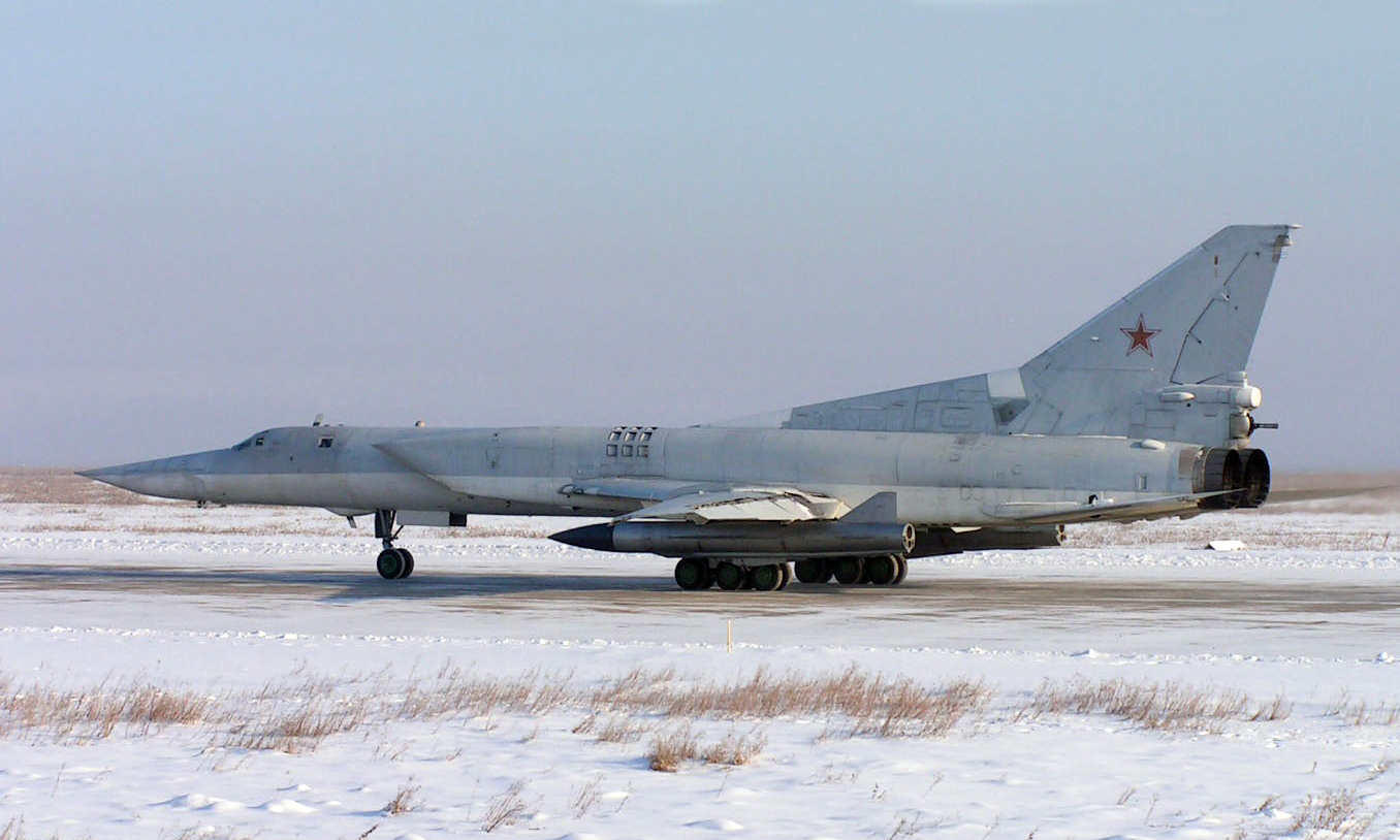 The standard load of the Tu-22M3 is usually one or two X-22