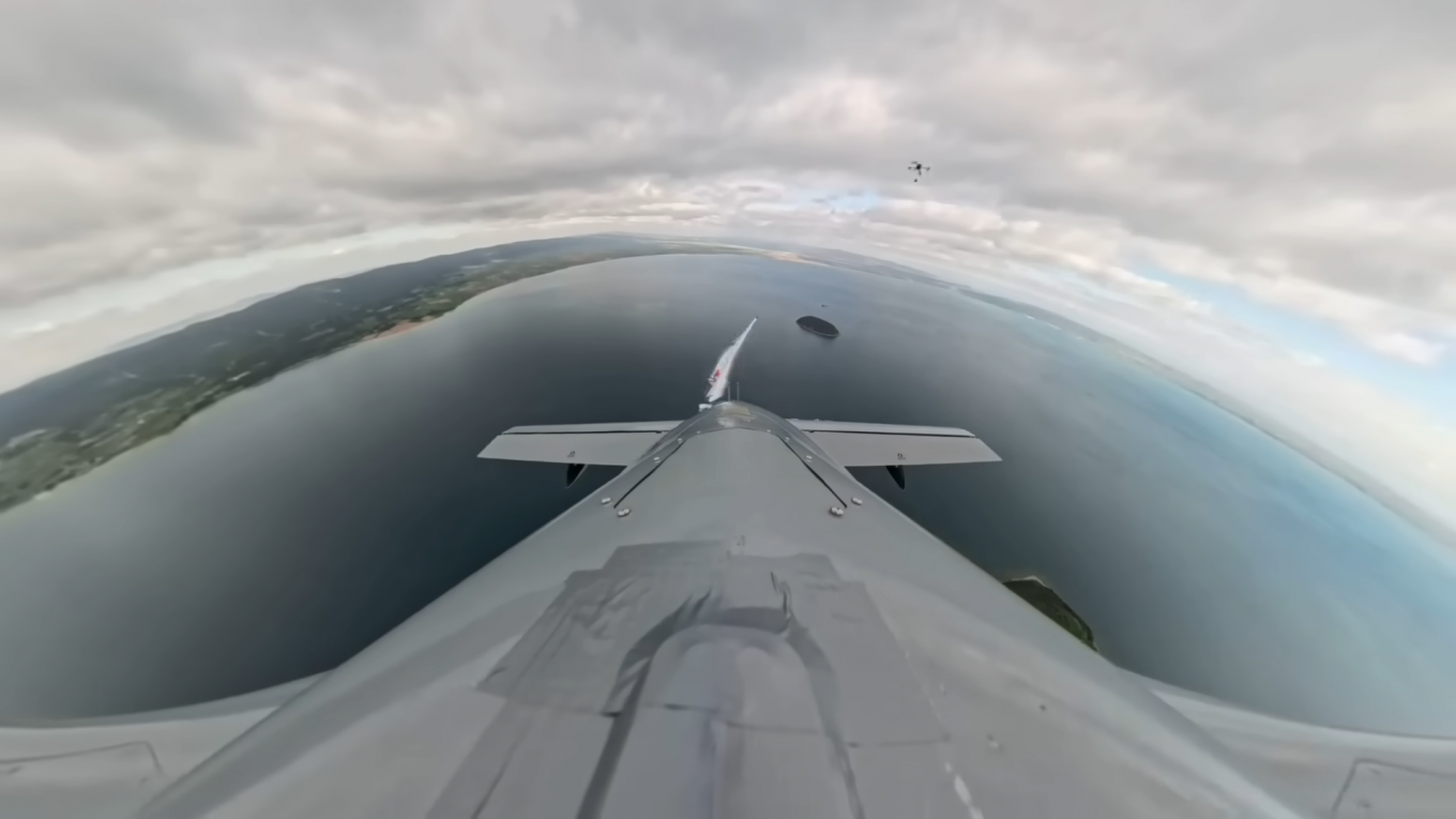 Ударний безпілотник K2 атакує імітовану повітряну ціль. Кадр з відео