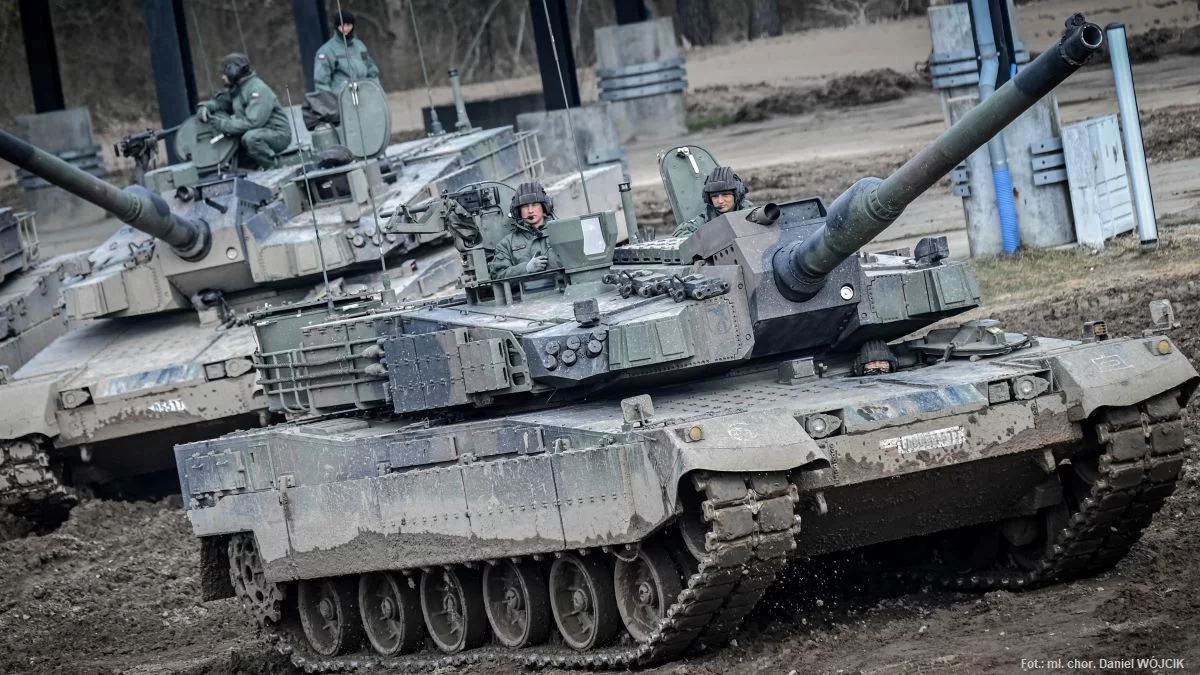 У кого півбатальйона танків стоїть просто під парканом, три батареї Typhon за 4 роки пустили лише 5 ракет та інші новини тижня