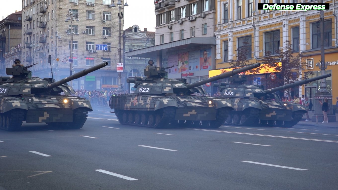 Т-64БМ2 на військовому параді 24 серпня 2021 року