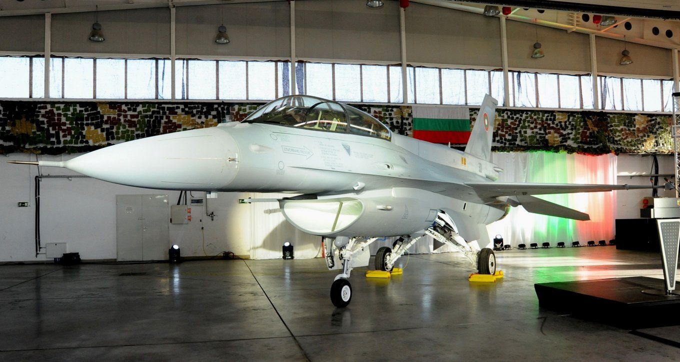 Болгарський F-16, бортовий номер 301
