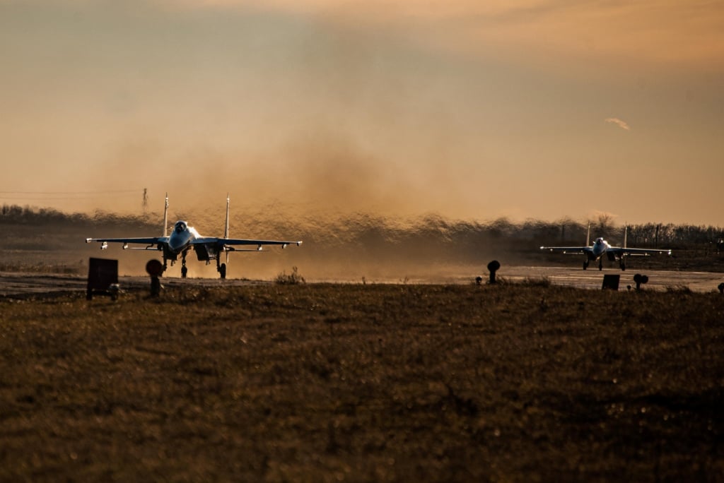 Пара винищувачів Су-27 Повітряних Сил