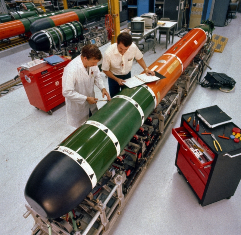 Процес складання торпеди Mk 48