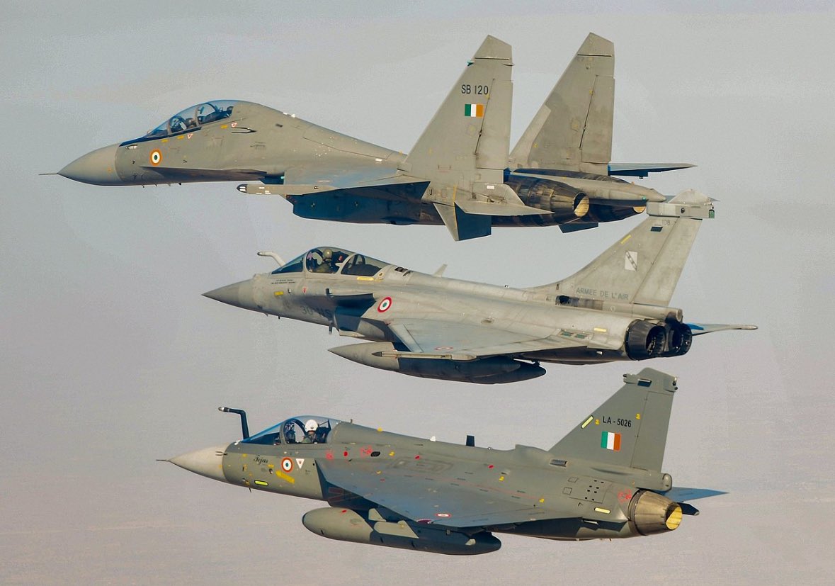 Винищувачі повітряних сил Індії Су-30МКИ, Rafale та Tejas