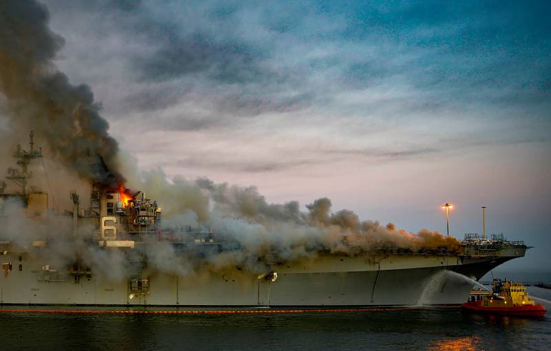 Пожар корабль США