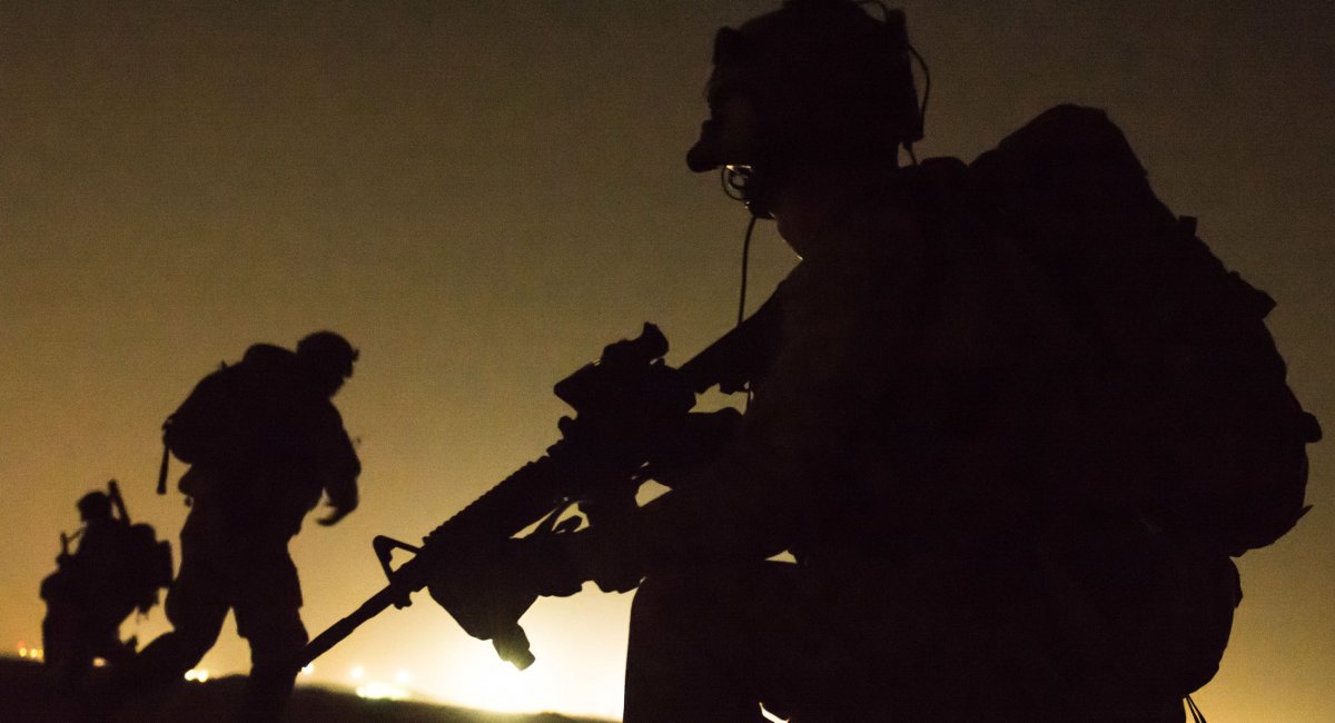 Хто вперше використав дрони-камікадзе, український захист від дронів копіюють все частіше та інші новини тижня