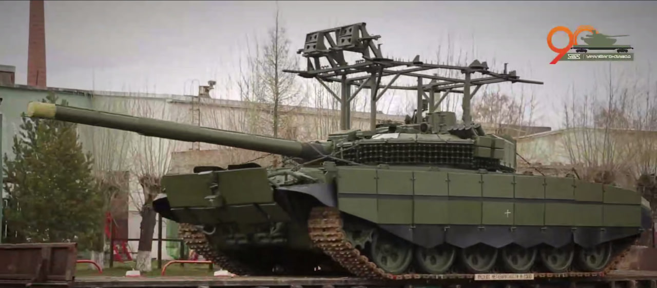 Т-72Б3М з протидроновим захистом