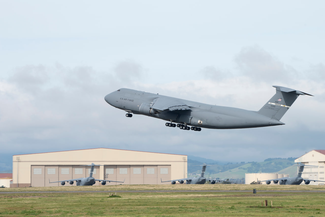 Стратегічний транспортник C-5M Galaxy