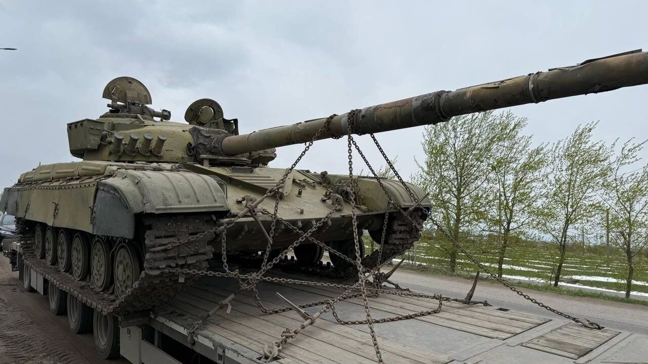 Невже росіяни на БМД-3 "навоювали" так "багато", що ці рідкісні машини вже ставлять на памʼятники