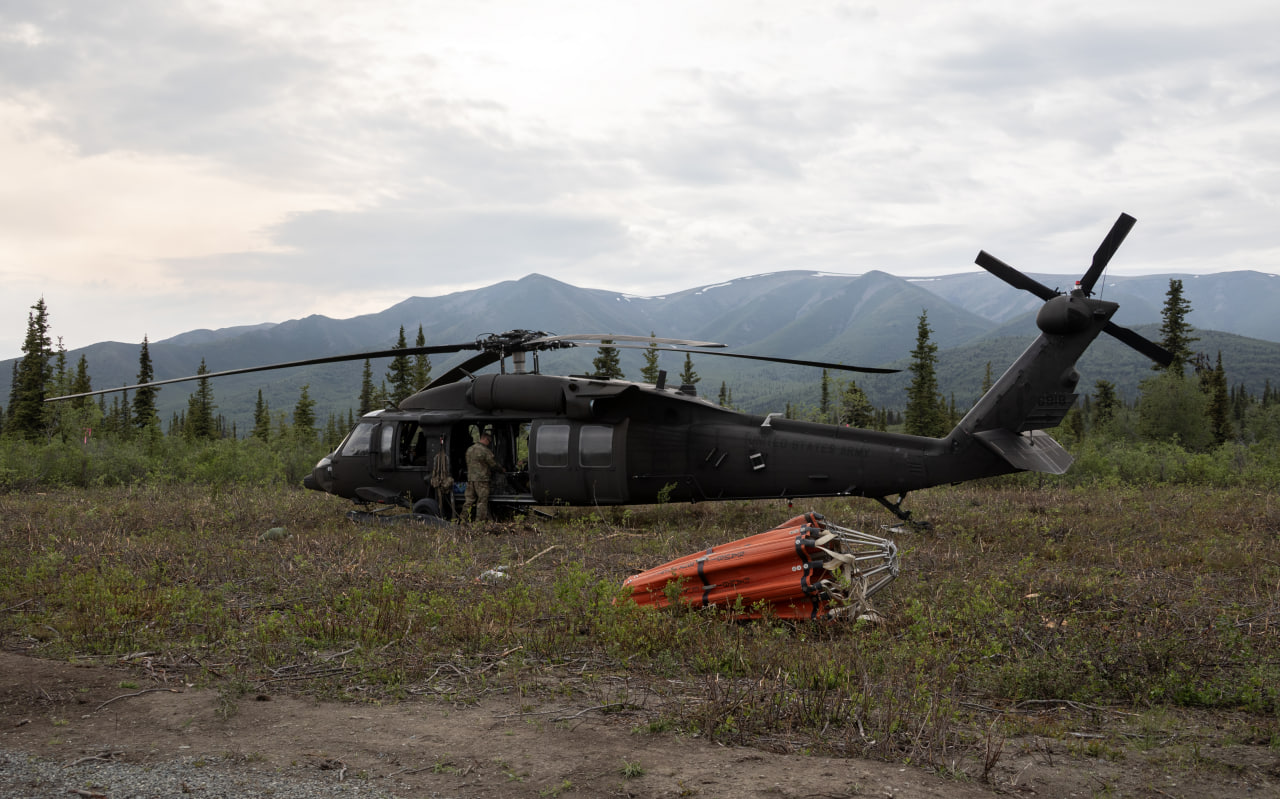 Вертоліт UH-60L Black Hawk з Bambi bucket