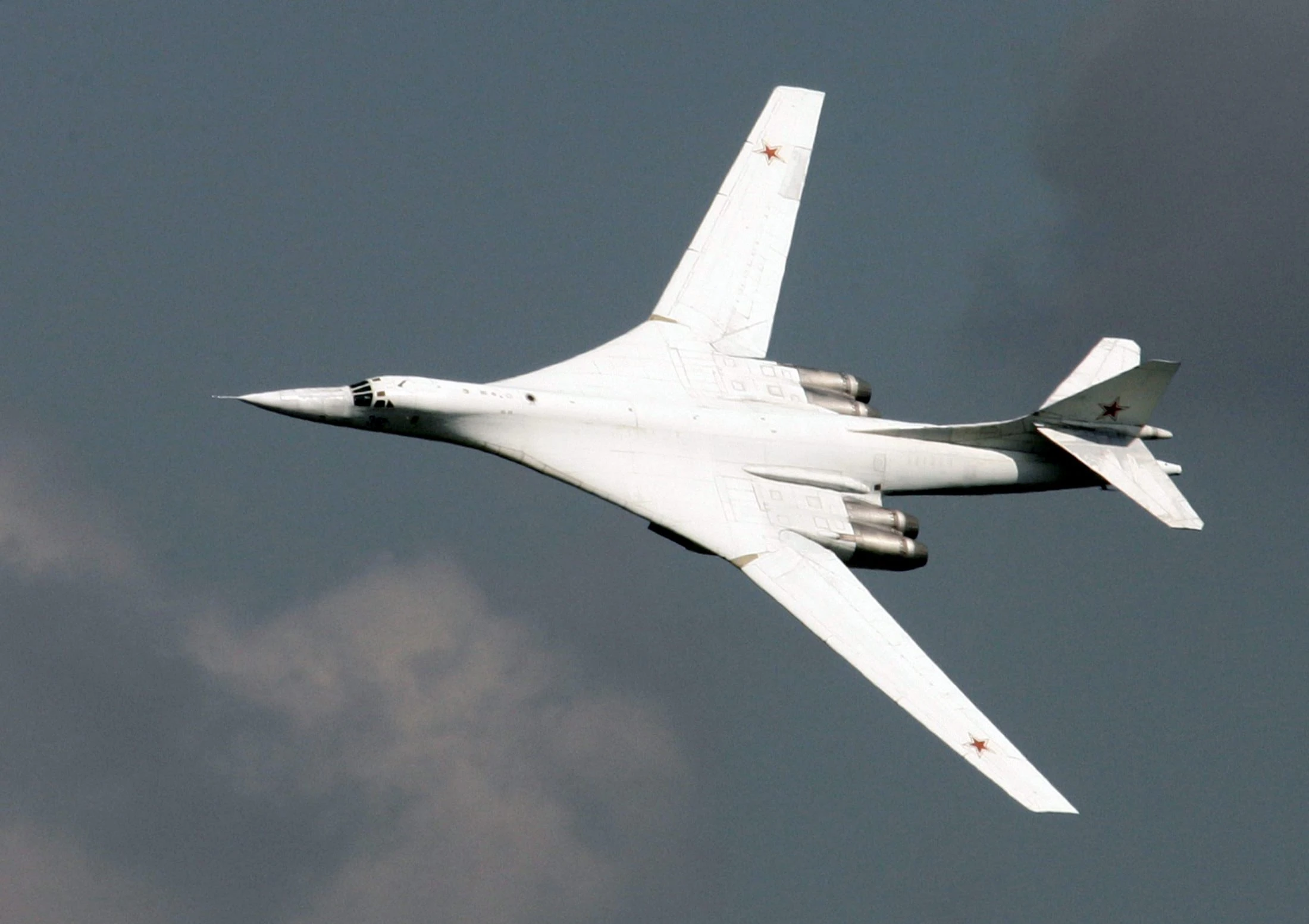 РФ сховала Ту-160 на найвіддаленішій авіабазі у Анадирі, туди фура з дронами не доїде, бо дороги немає