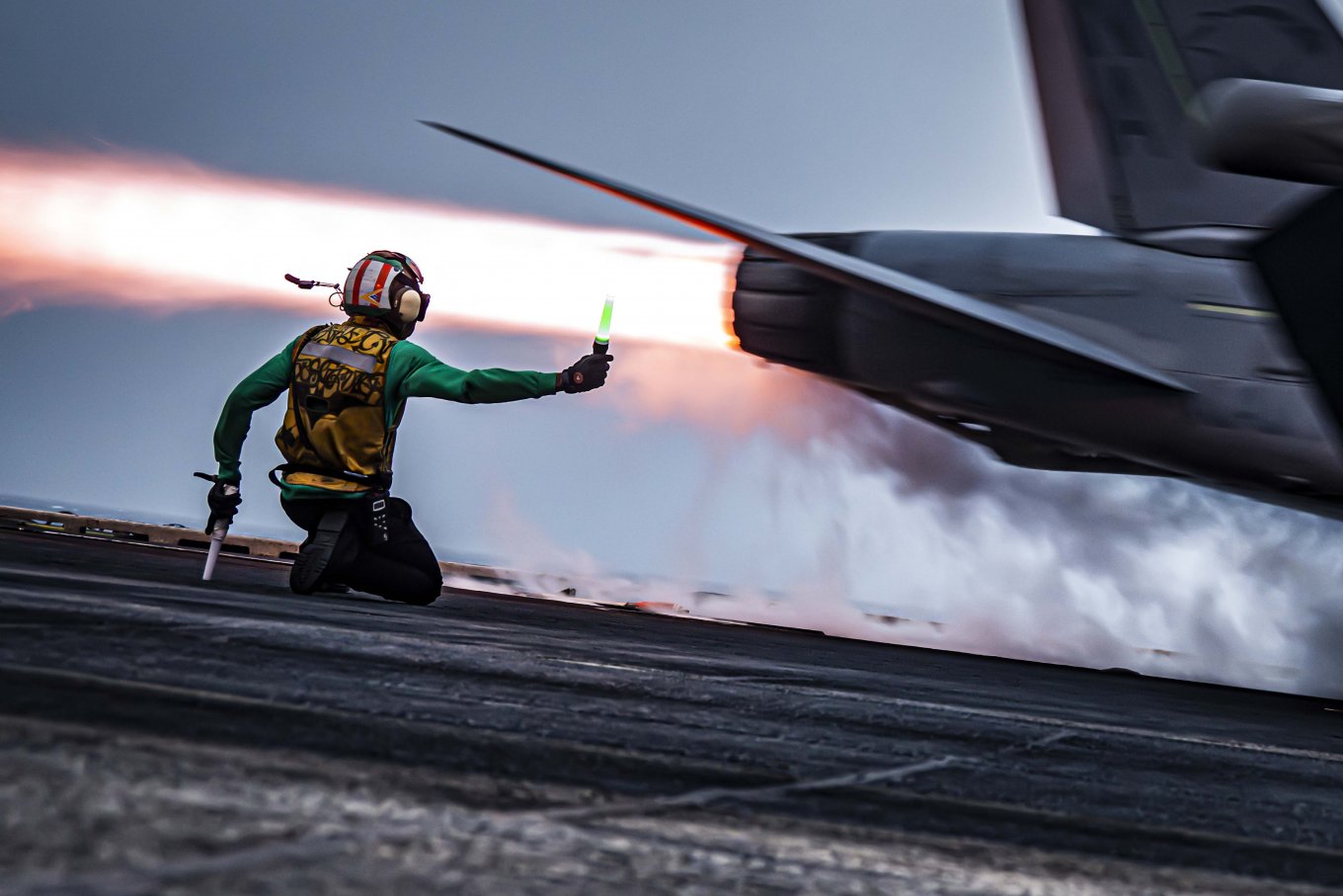 Зліт F-18 з борту USS Nimitz (CVN-68). Фото - DoW