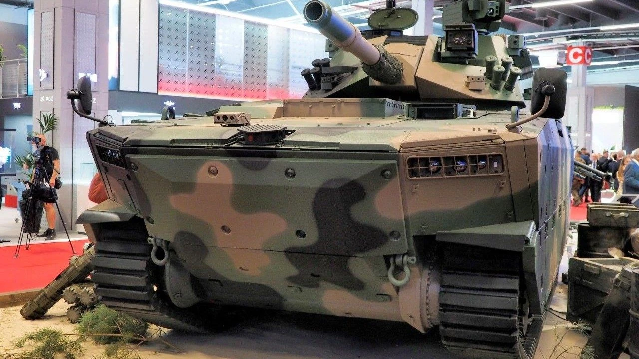 Контейнер під башту Rak на MSPO 2026 виявився просто демонстратором, але от по гусеничному шасі досі є питання