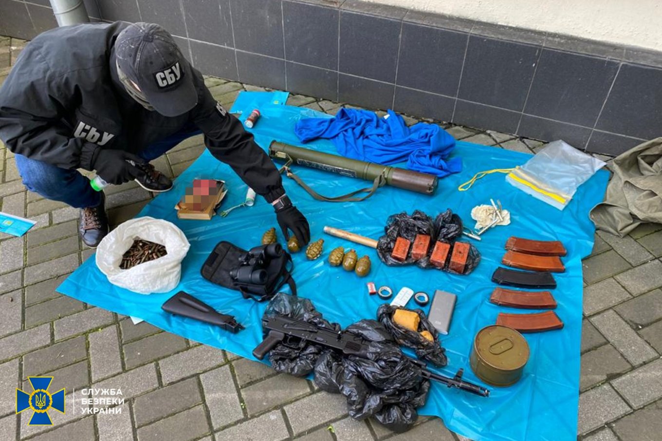 СБУ у центрі Києва виявила арсенал зброї та боєприпасів, Defense Express