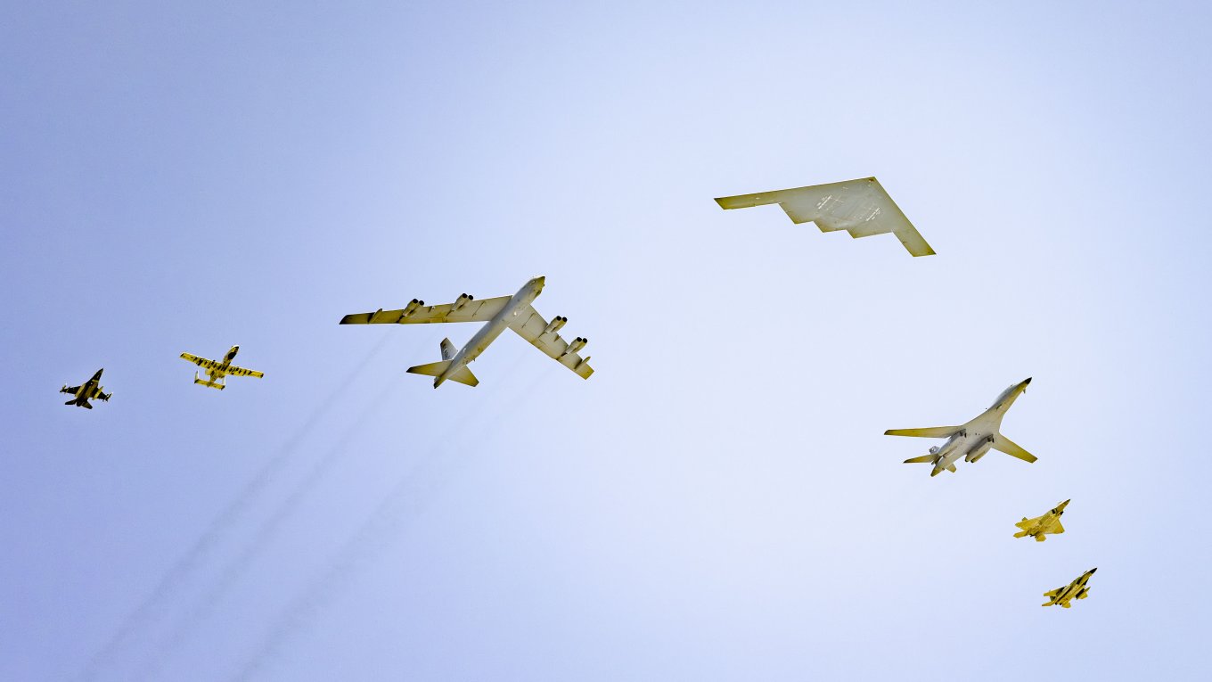 Традиція "списати все і чимшвидше" поступається холодному розрахунку і дійшла до бомбардувальників ПС США