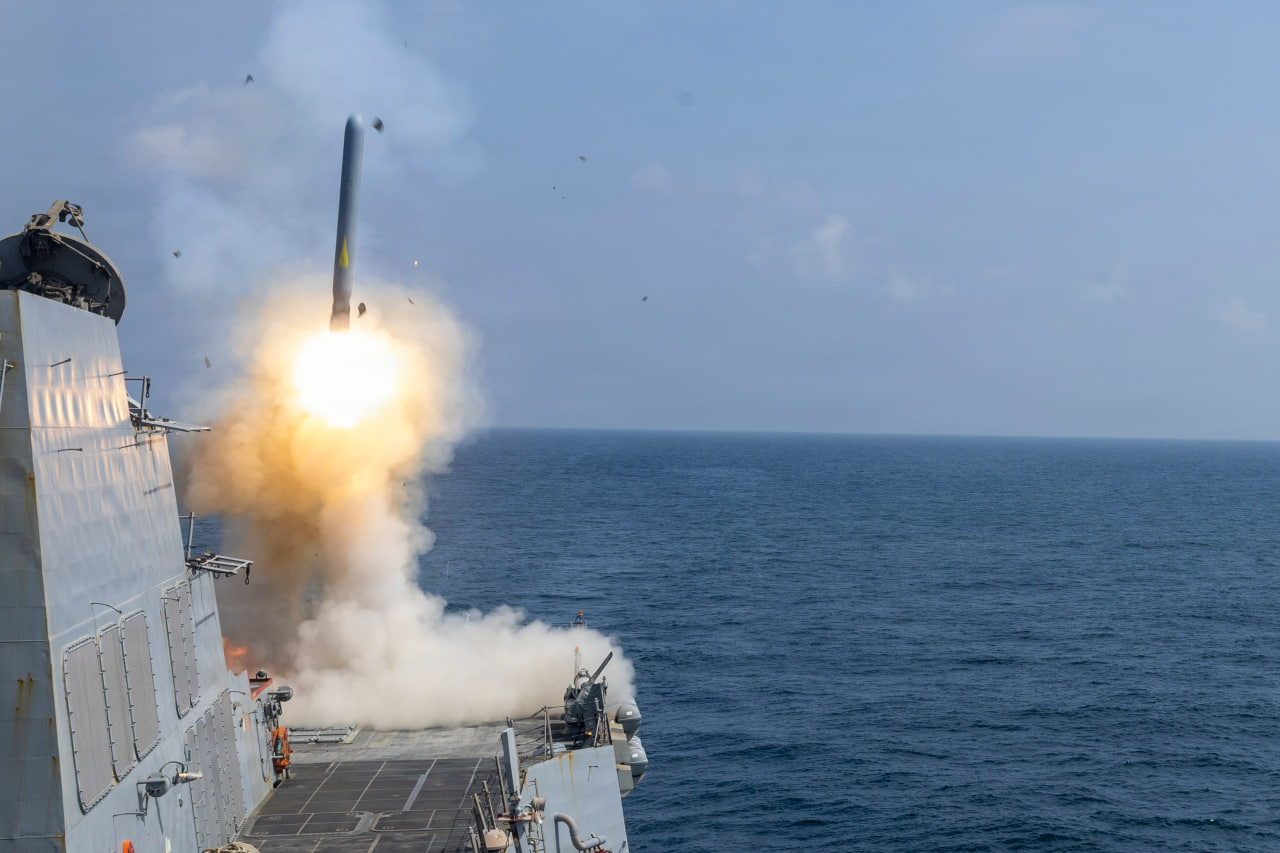 Запуск крилатої ракети Tomahawk з есмінця ВМС США