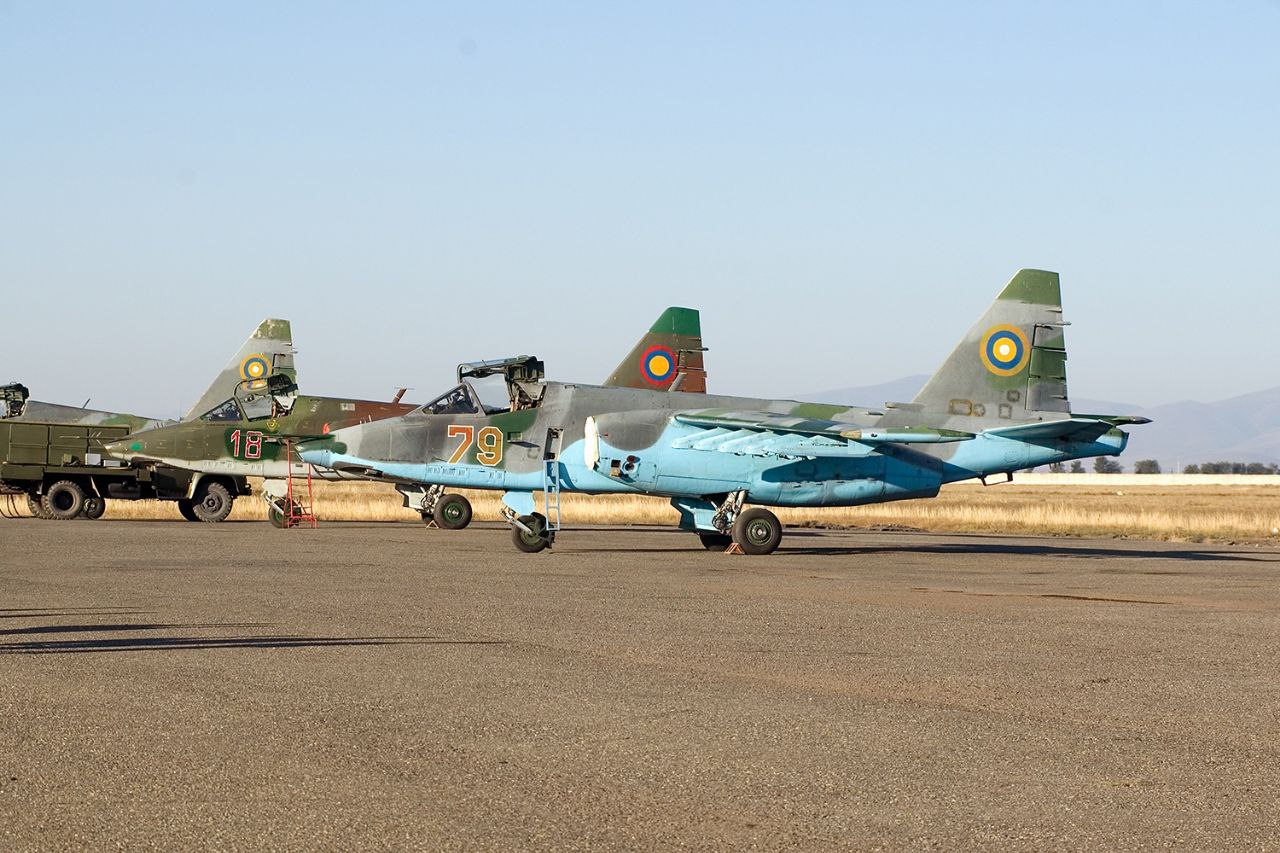 Новим замовником мінімум чотирьох L-39NG Skyfox є Вірменія, яка має чотири Су-30СМ та аж 13 Су-25