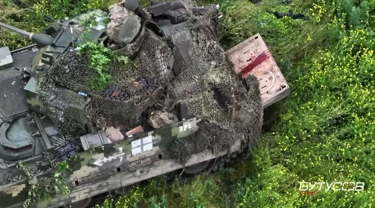 M2 Bradley 47-ої ОМБр, на рампі - кров українського бійця, якій підірвався на протипіхотній міні