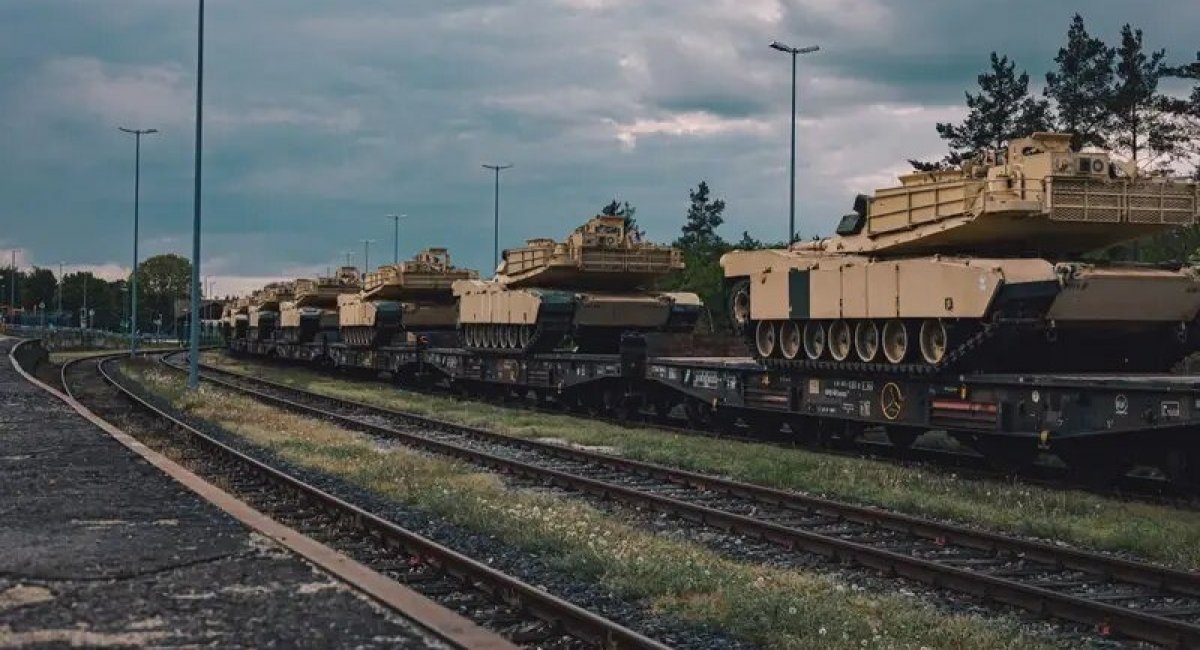 Доставка залізницею на німецький полігон Графенвер американських M1 Abrams, що використовувались для навчання бійців ЗСУ, 14 травня 2023 року