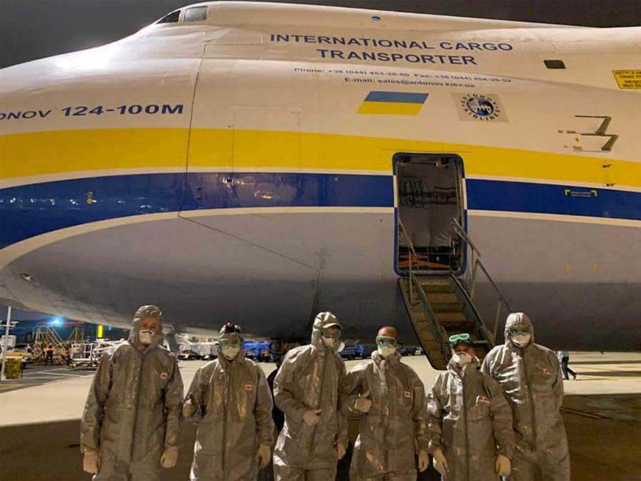 Ан-124-100 "Авіаліній Антонова" та його екіпаж