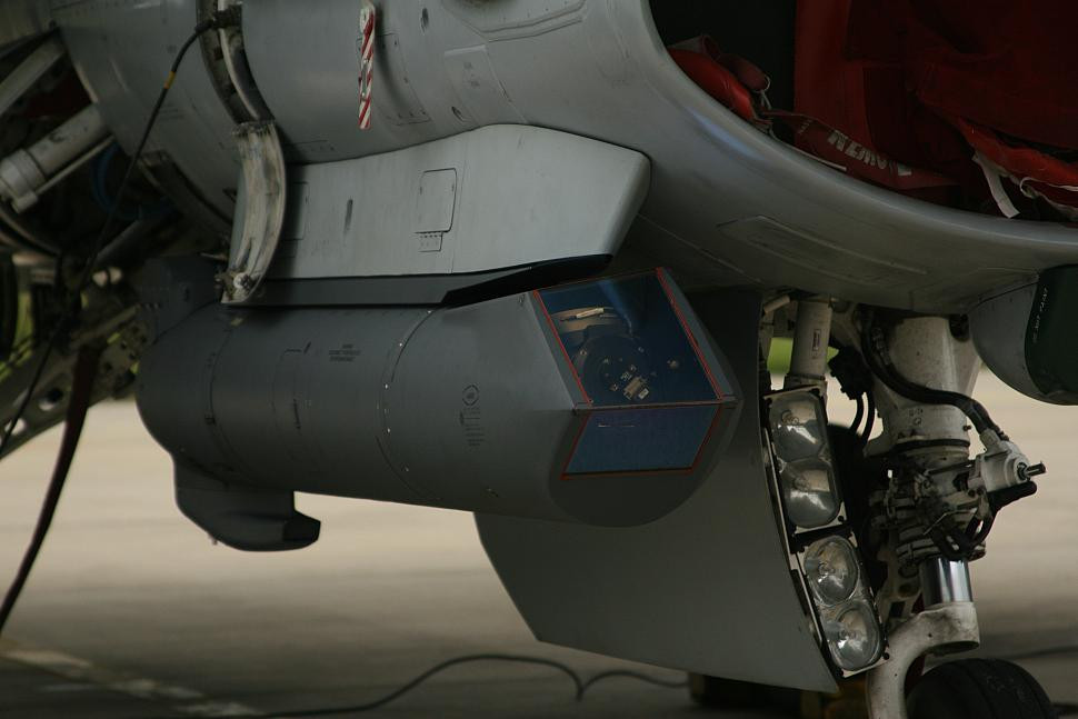 Встановлений на винищувачі F-16 контейнер AN/AAQ-33 Sniper Advanced Targeting Pod. Ілюстративне фото з відкритих джерел