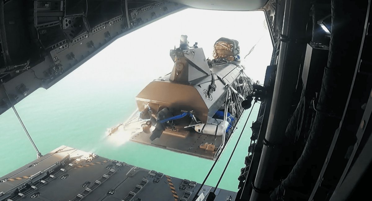Момент скиду БЕКа K3 Scout з вантажного відділення A400M. Кадр з відео