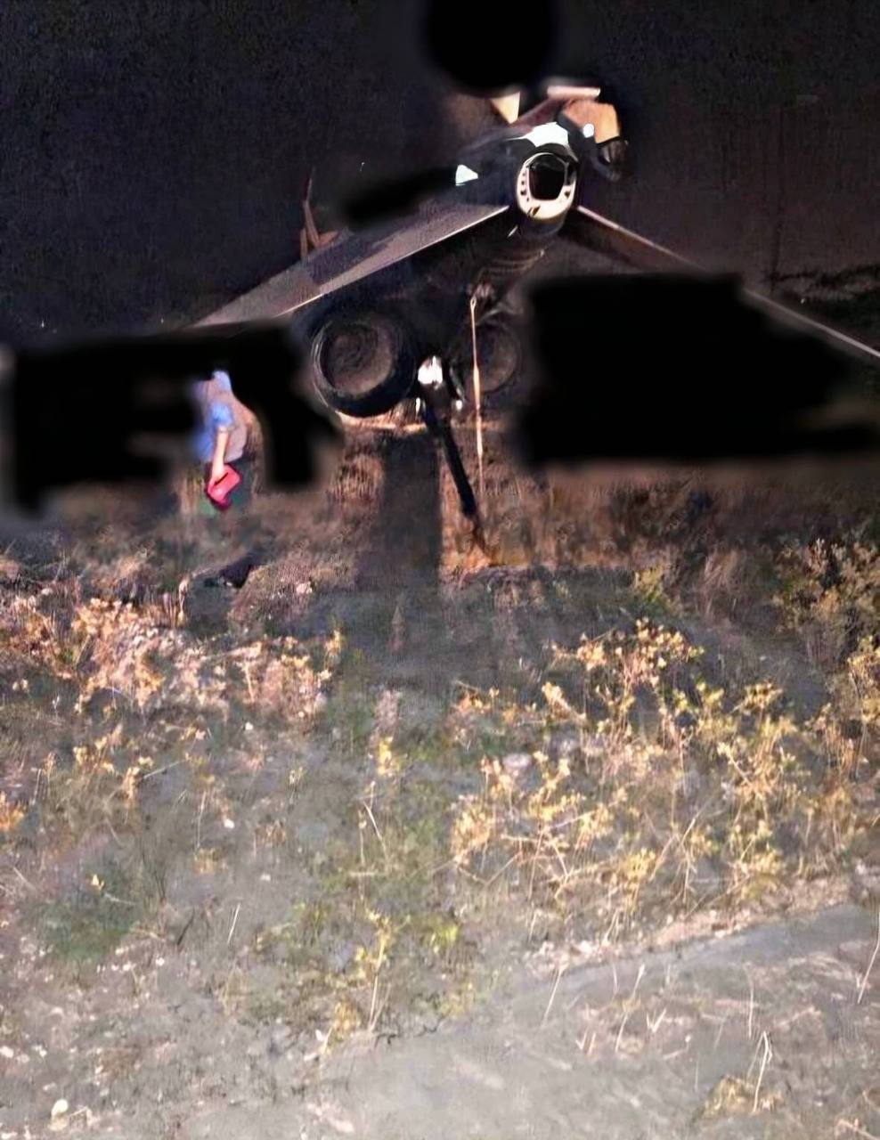 Той самий іранський F-4 Phantom який начебто вступив у повітряний бій із F-16, вже після аварійної посадки. Фото з соцмереж