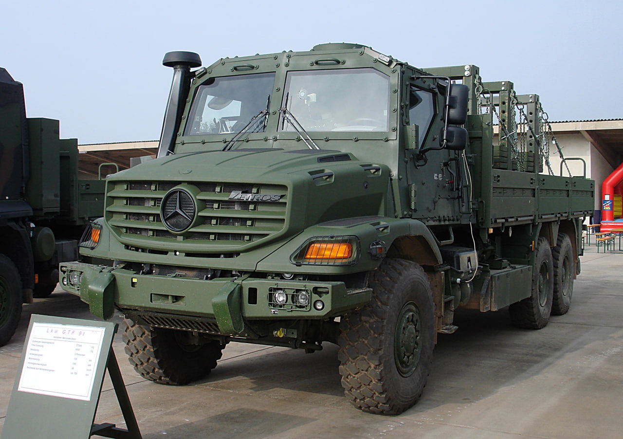 Вантажівка Zetros GTF 6x6