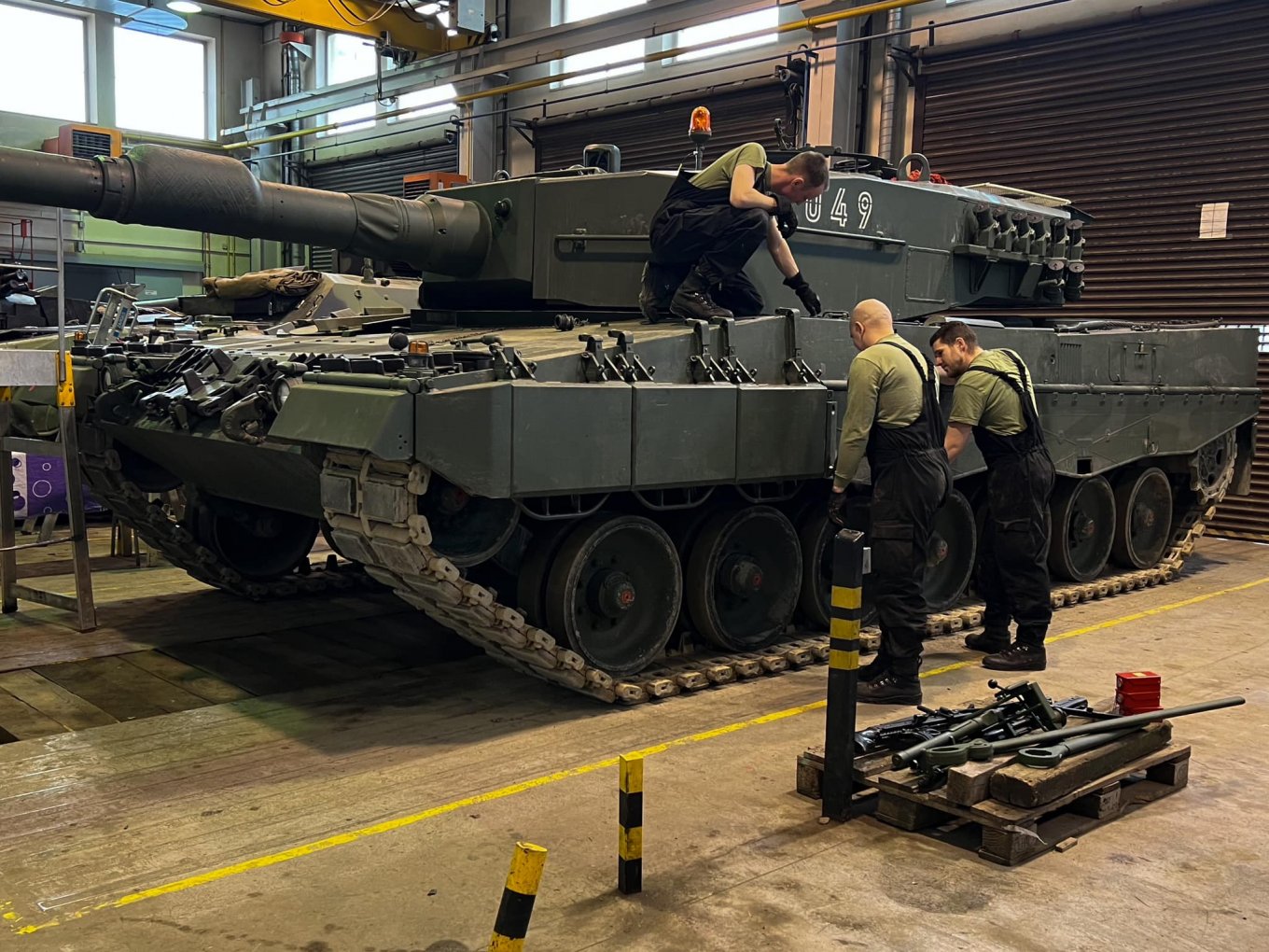 Leopard 2A4 обслуговування