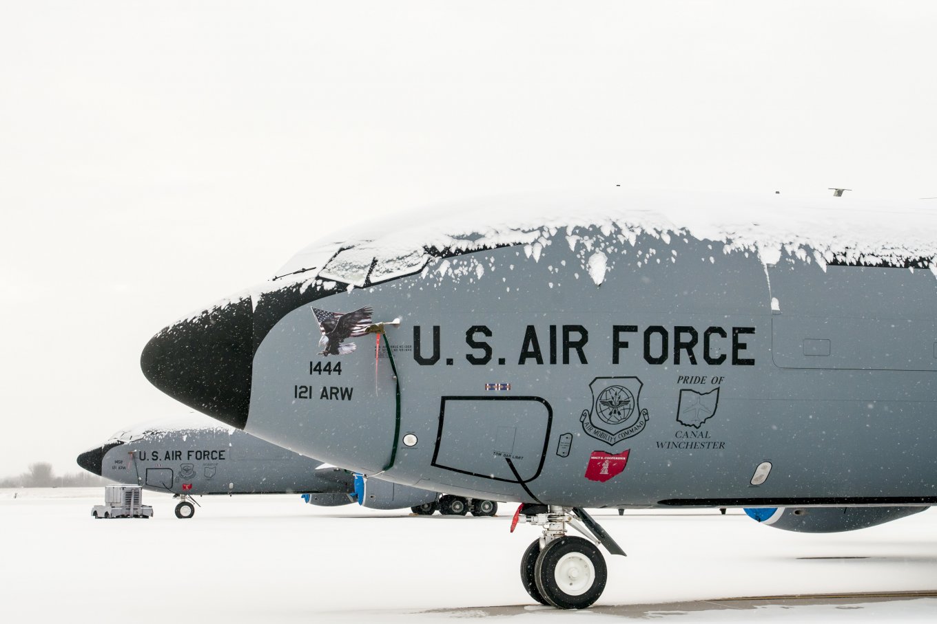 Старе фото KC-135R з бортовим номером 1444, що був пошкоджений під час 