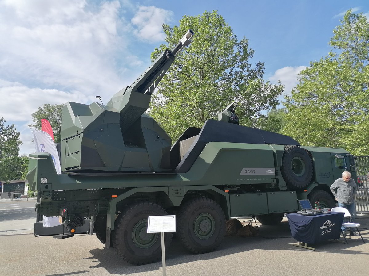 Самохідна зенітна артилерійська система SA-35 від PIT-RADWAR на виставці, що організована з нагоди проведенн конференції Defence24 Days