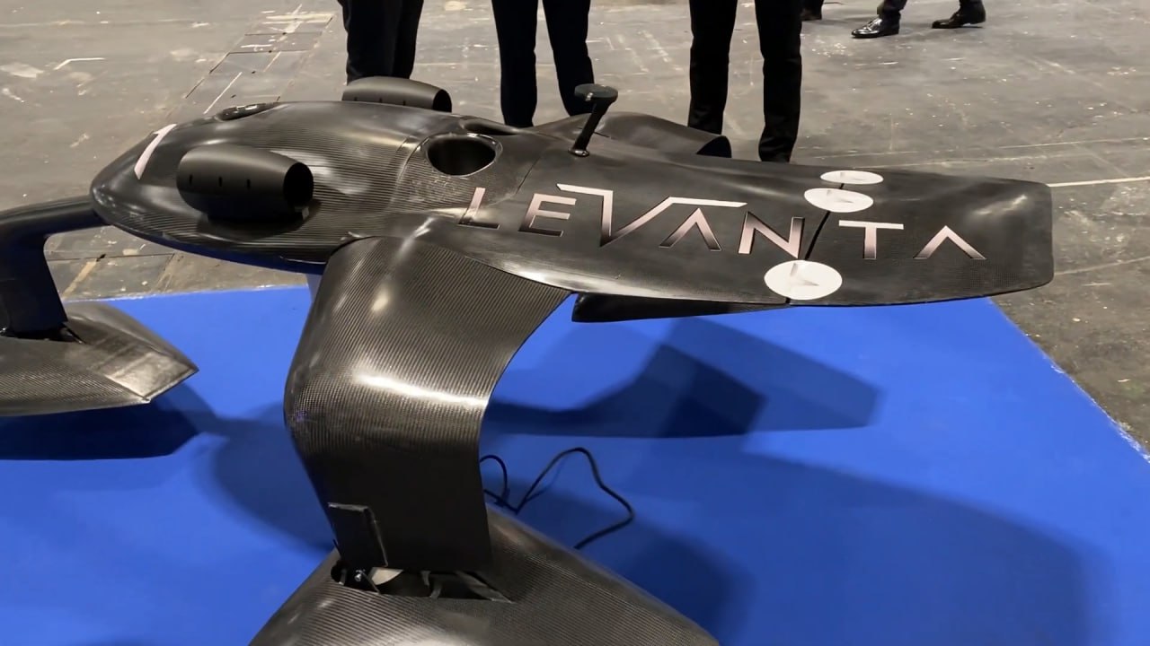 Halia-M чи Halia-S раніше під час виставки