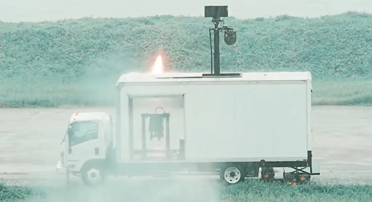 Пуск ракети AGM-114 Hellfire з вантажівки