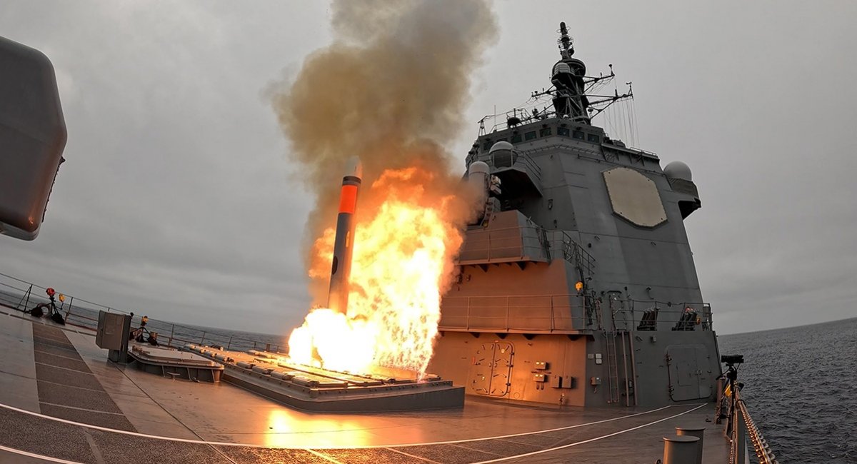 Запуск крилатої ракети BGM-109 Tomahawk з борту японського есмінця JS Chōkai