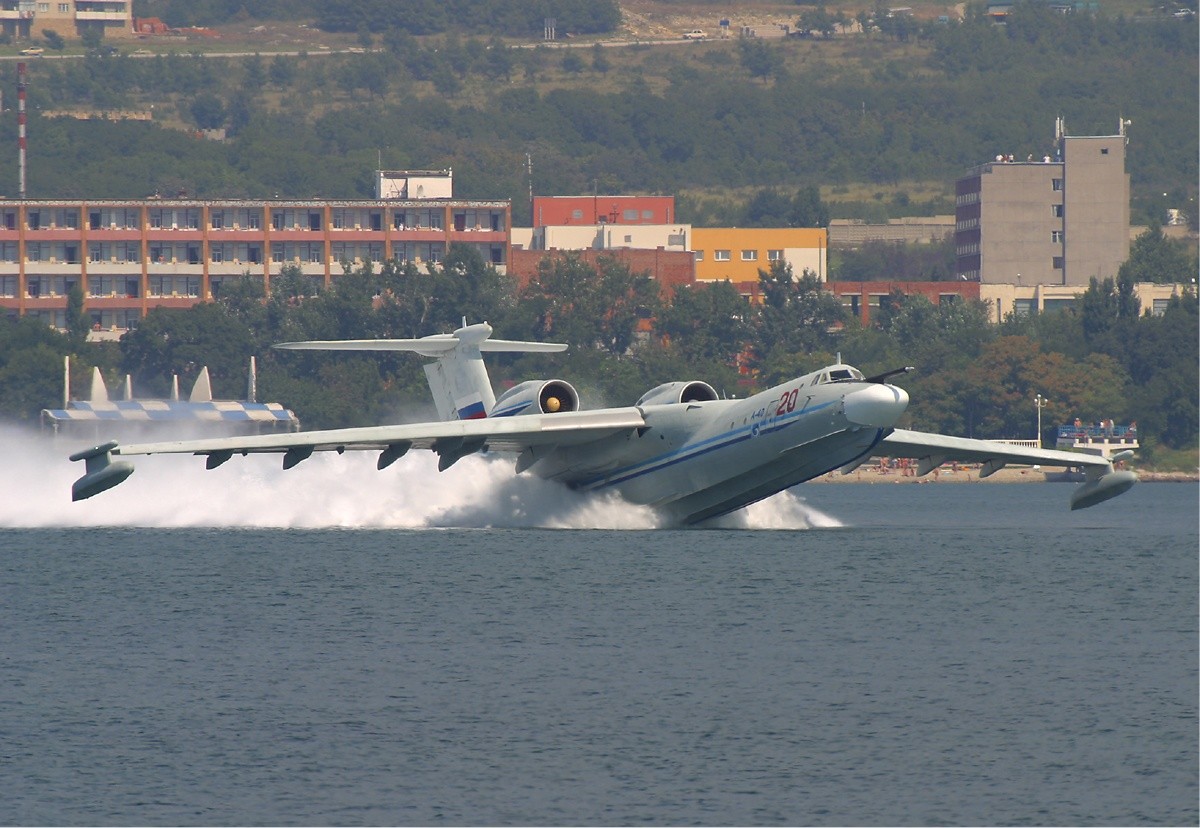 Російський літак-амфібія А-40