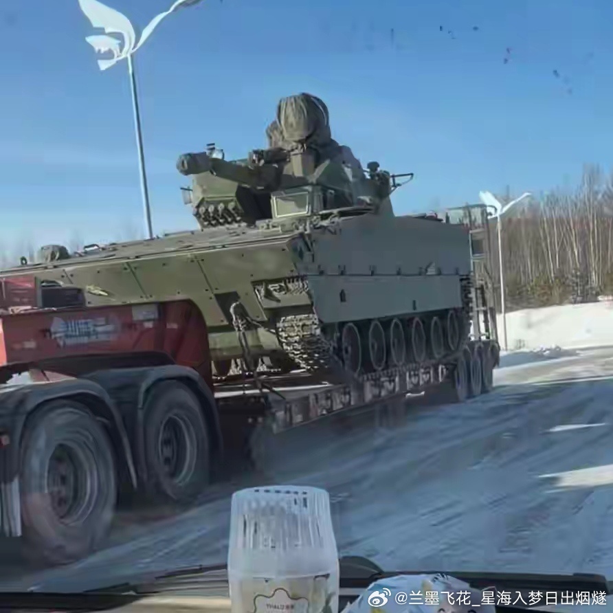 ZBD-04A із новою баштою. Фото - китайський інтернет