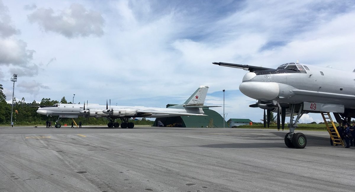 РФ прислала ракетний корвет та субмарину-носій "Калібрів" до Індонезії, де хотіла орендувати базу під Ту-95МС та Ил-76